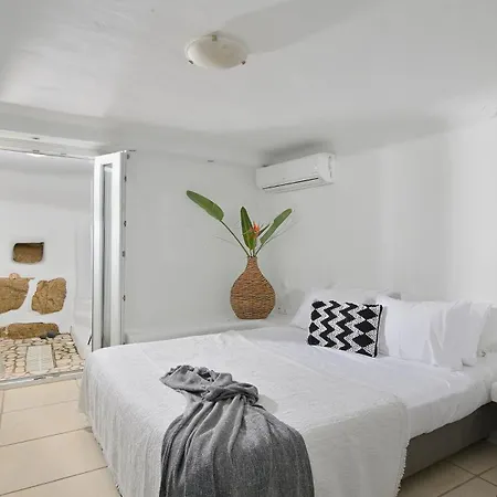 Charming In Platis Gialos With Private Pool 파라다이스비치